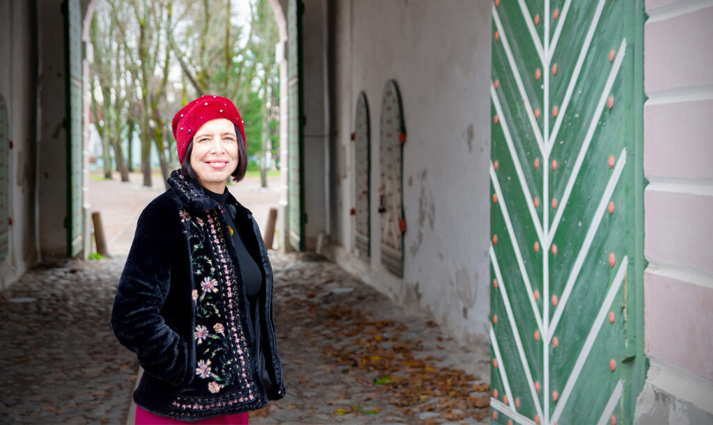 Ann Eichhorst – Pärnu linna giid Tallinna väravate juures. Mida teha lastega Pärnus?